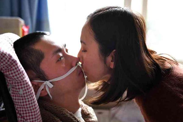 你你在等着谁谁在等是什么歌